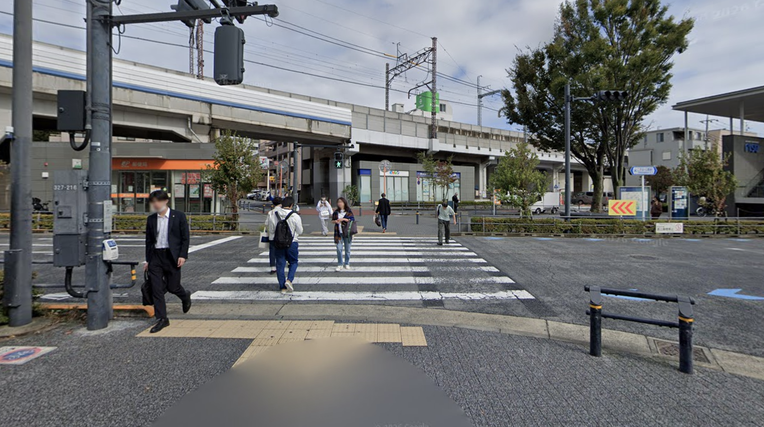 SiSSiへの横断歩道